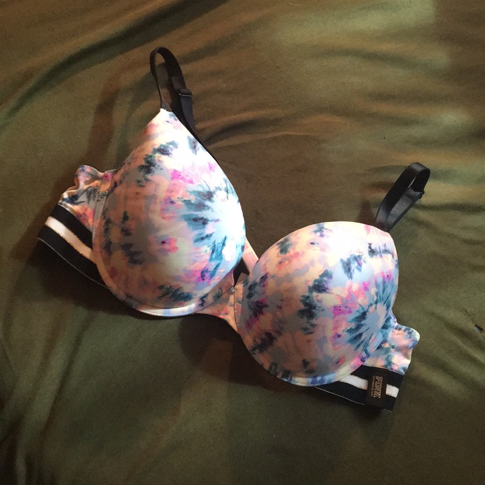 Victoria’s Secret Pink wear everywhere push-up bra